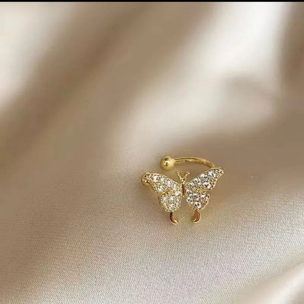 Silver/gold Elegant Easy Clip Butterfly Earrings - Picture 10 of 16